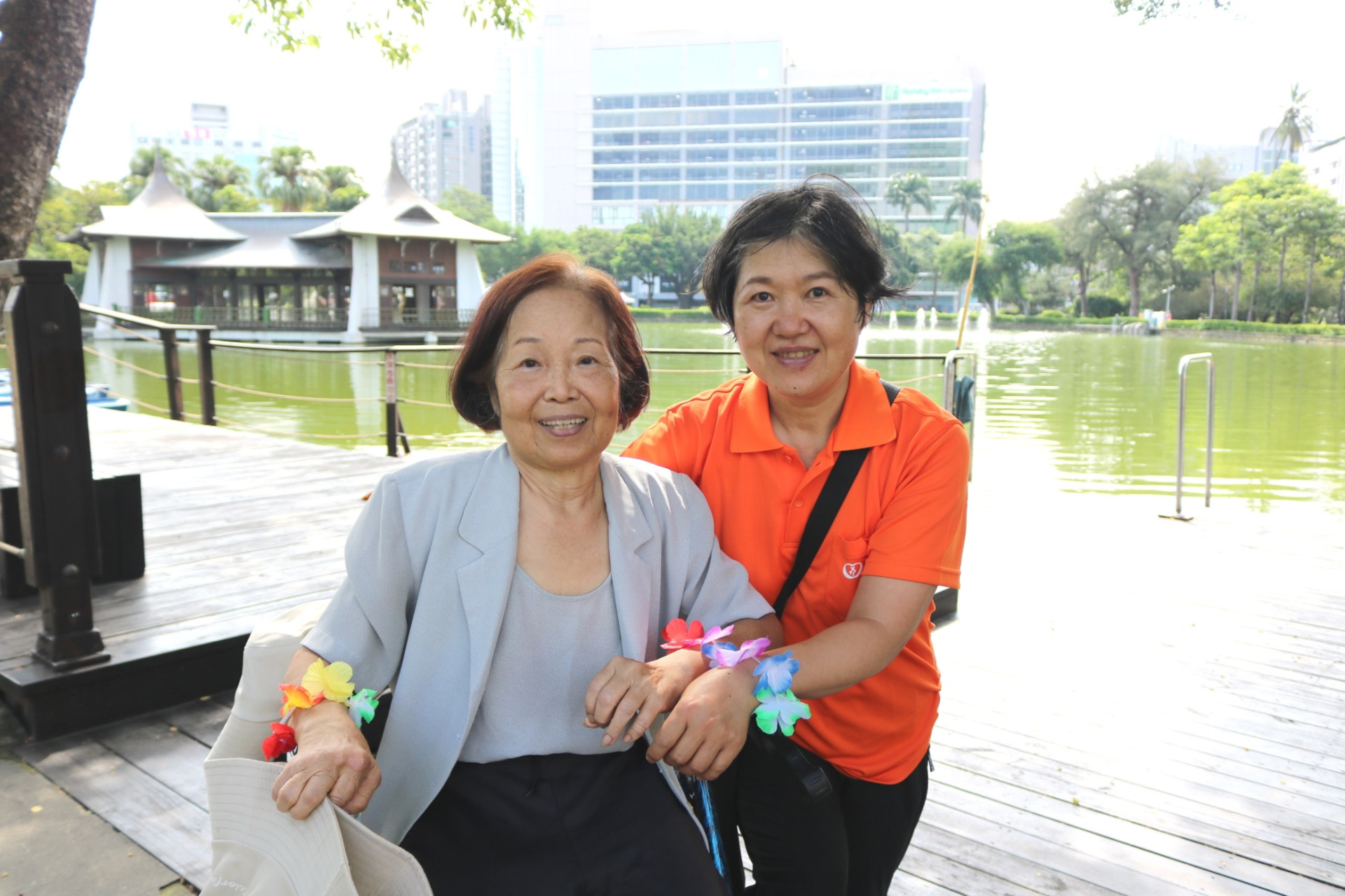 「以前中秋節都來這賞月..」 弘道.全美世界助病嬤30年後重返回憶地