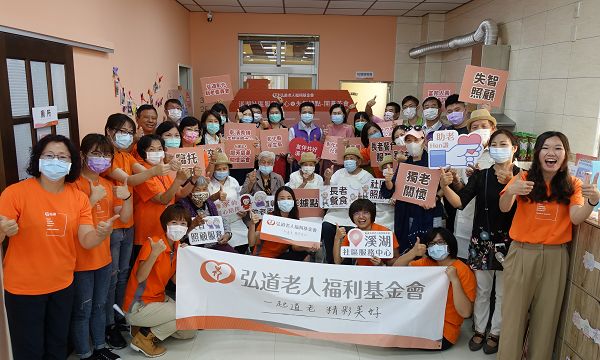 弘道成立溪湖社服中心 服務南彰化16鄉鎮 81歲失智阿公稱社工老闆娘 天天叫女兒送他上班 85歲阿嬤打開心房 弘道志工陪伴走出家門