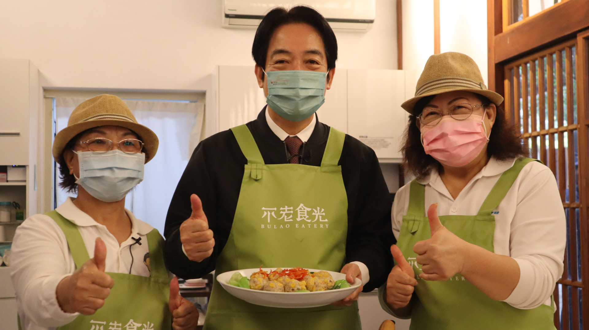 賴清德副總統寒冬助老拜早年，親自下廚烹煮年菜，陪伴獨居弱勢長輩圍爐