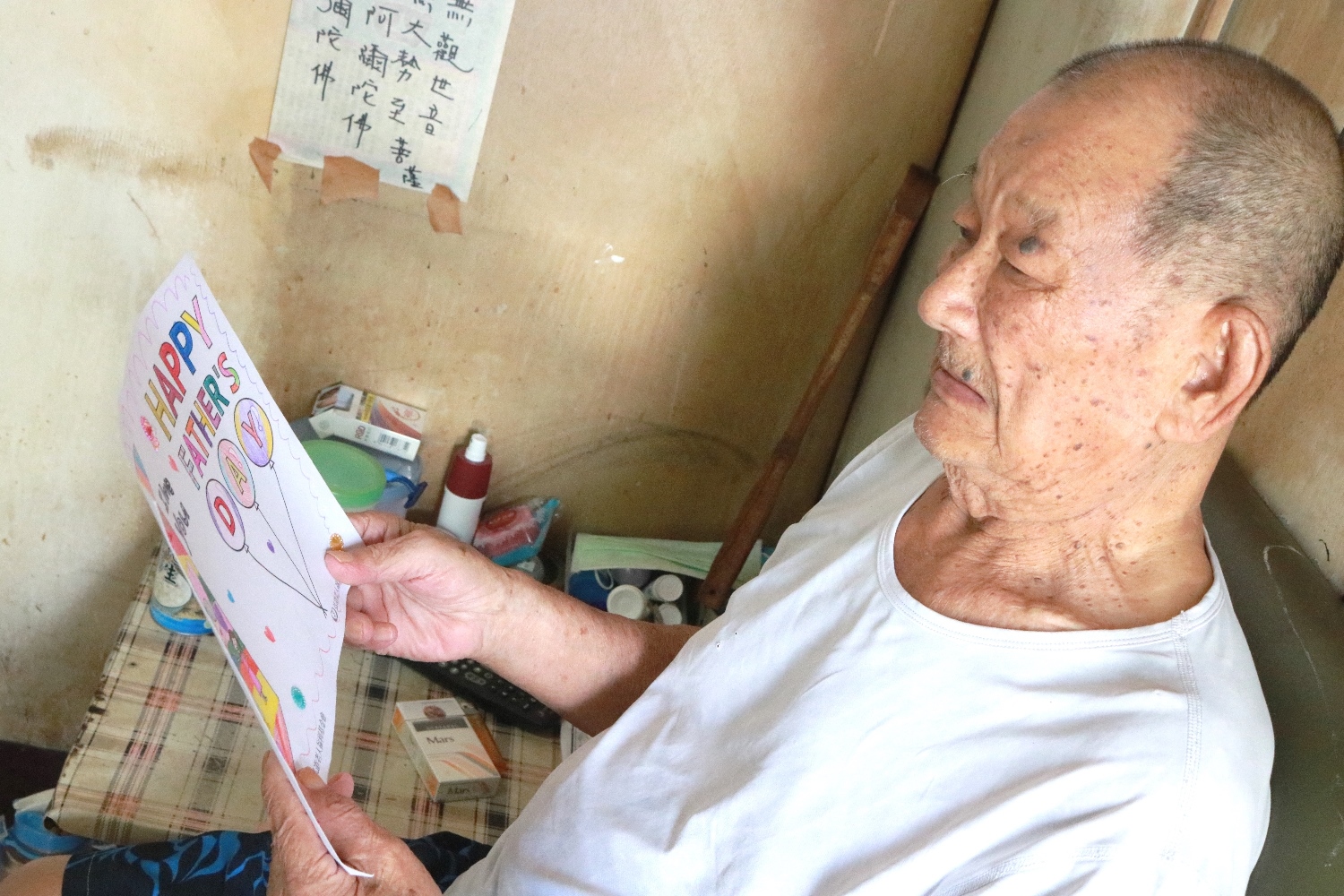 「35年未過父親節」 8旬爺獨居2坪大警衛室