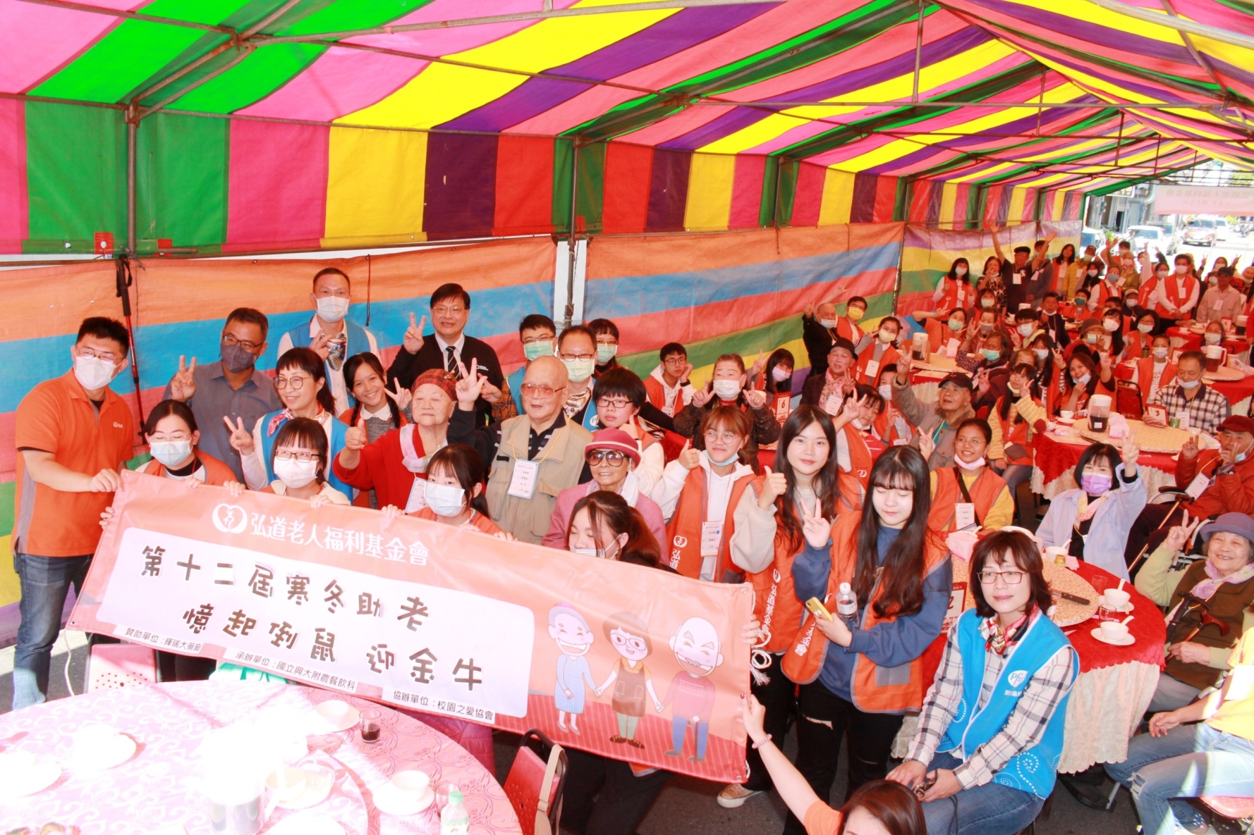 七旬獨居爺努力抗癌 20年未吃「圍爐餐」!弘道圓夢 開心吃辦桌