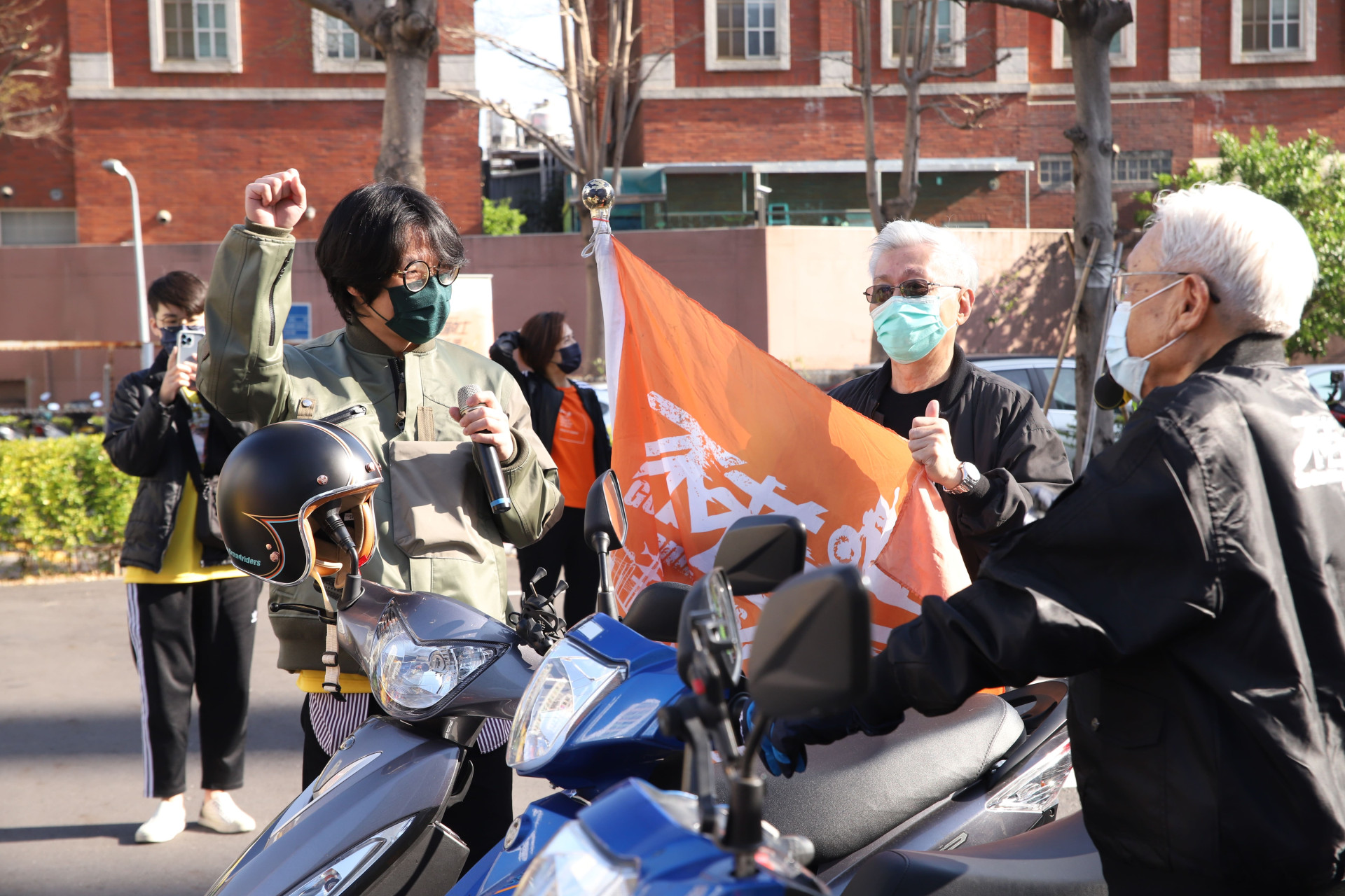 98歲不老騎士-郭深森領軍環島，三金得主盧廣仲，忙碌不忘擔任公益大使