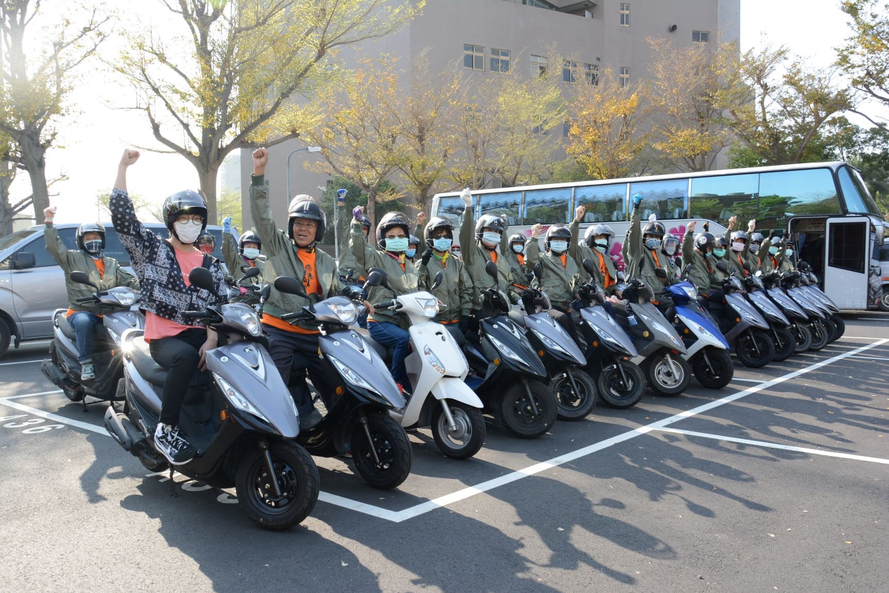 均齡72歲克服生命難關，不老騎士為愛啟程 ，小隊長盧廣仲感動相伴，熱血領騎