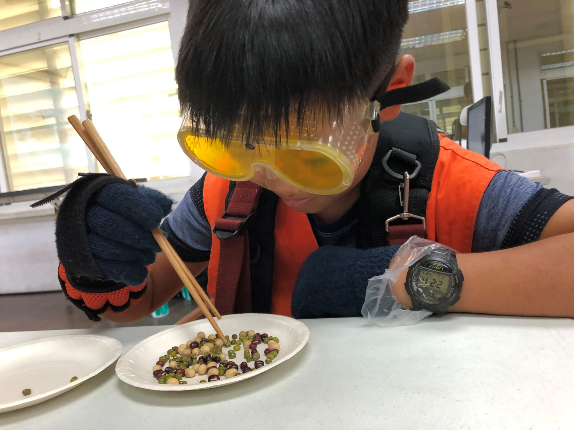 弘道基金會「彭祖體驗」首次到蘭嶼 椰油國小學童驚呼遇見80歲的老自己