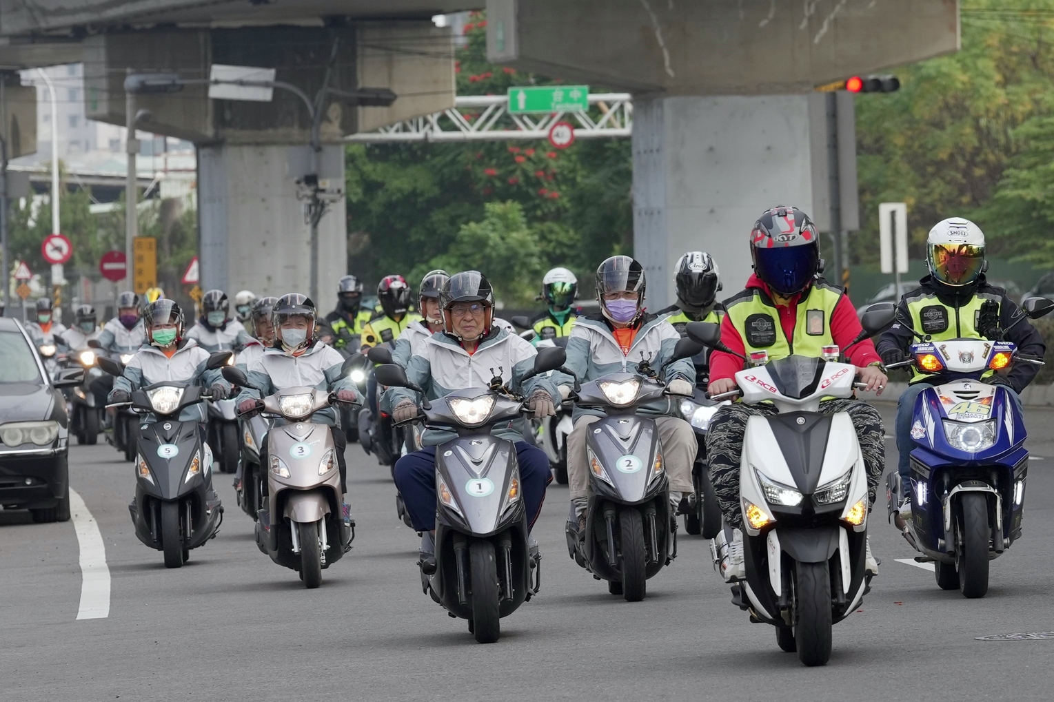 【2024不老騎士 為愛千里】────  百歲爺爺領軍  29位不老騎士再響號角  啟程追夢1,175公里  還要前進總統府